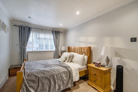 4 Escombe Drive, Guildford, GU2 9RE