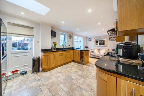 4 Escombe Drive, Guildford, GU2 9RE