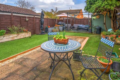 4 Escombe Drive, Guildford, GU2 9RE