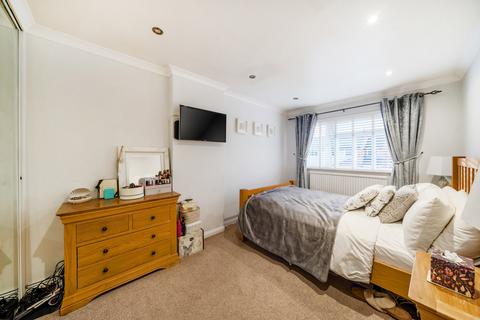 4 Escombe Drive, Guildford, GU2 9RE