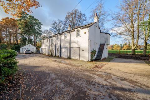 2 bedroom maisonette to rent, Bagshot Road, Berkshire SL5