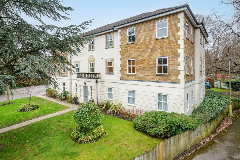 Bracknell, Berkshire RG12 2 bed apartment for sale £230,000