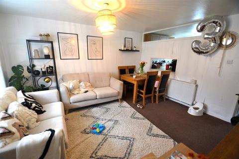 2 bedroom end of terrace house for sale, Engleheart Drive, Bedfont