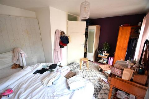 52 Engleheart Drive, Feltham, TW14 9HL