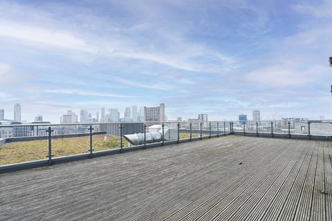 3 bedroom penthouse for sale, Cityvew Point, Docklands, London, E14