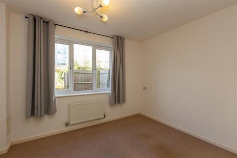 3 bedroom semi-detached house to rent, Watkin Road, Leicester, LE2