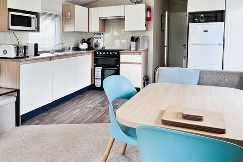 2 bedroom mobile home for sale - Shorefield Road, Lymington SO41