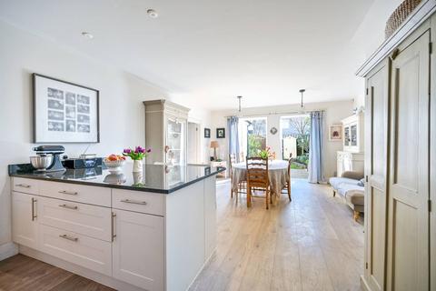74 Beaumont Drive, Worcester Park, KT4 8FG