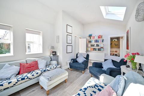 74 Beaumont Drive, Worcester Park, KT4 8FG