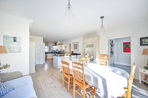 74 Beaumont Drive, Worcester Park, KT4 8FG