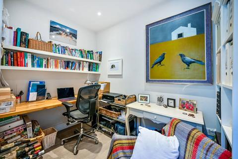 74 Beaumont Drive, Worcester Park, KT4 8FG