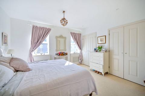 74 Beaumont Drive, Worcester Park, KT4 8FG