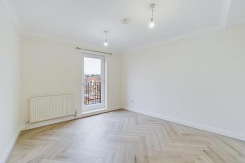 2 bedroom flat to rent, Coombe Lane, Raynes Park