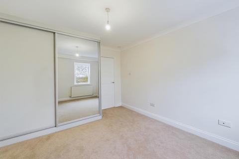 2 bedroom flat to rent, Coombe Lane, Raynes Park