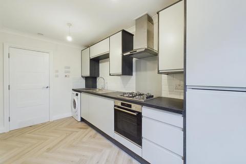 2 bedroom flat to rent, Coombe Lane, Raynes Park