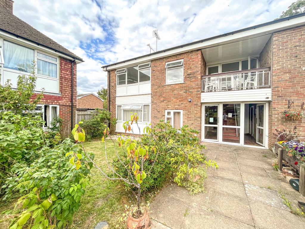 Bardsley Drive, Farnham, Surrey 1 bed apartment for sale £170,000