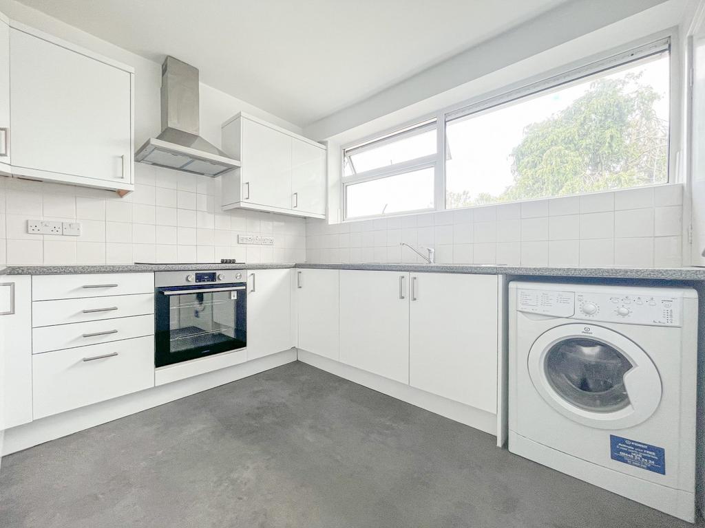 Bardsley Drive, Farnham, Surrey 1 bed apartment for sale £170,000