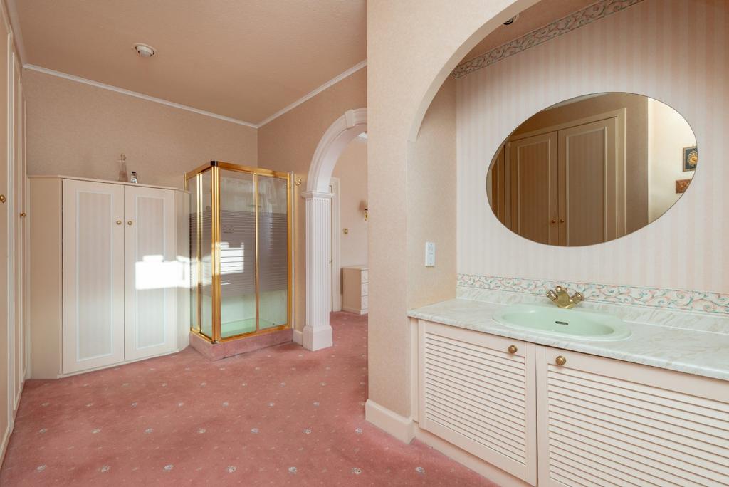 Ensuite Bathroom