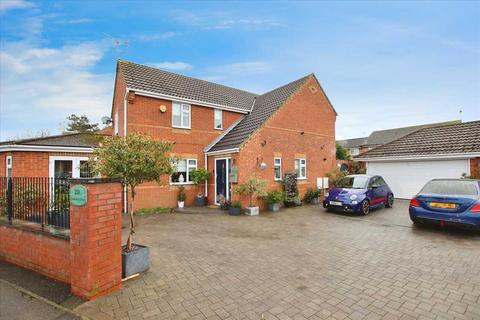 4 bedroom detached house for sale, Turnbury Close, Lincoln