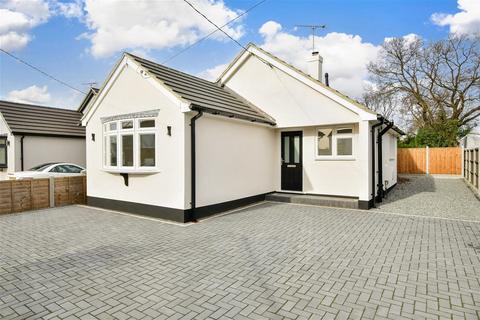 3 bedroom detached bungalow for sale - Grange Avenue, Wickford, Essex