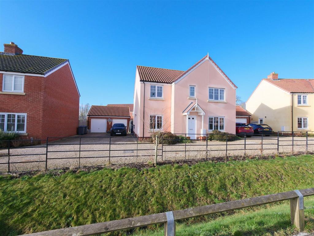 Pryke Court, Framlingham, Suffolk 5 bed detached house for sale £525,000