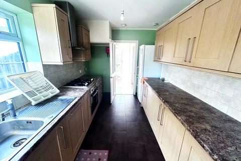 3 bedroom semi-detached house to rent - 3 Bedroom House To Let, HP13