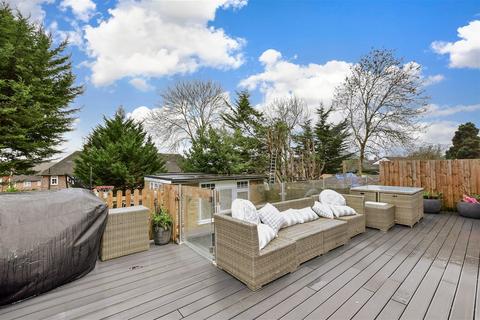 6 bedroom semi-detached house for sale, Normanton Park, Chingford