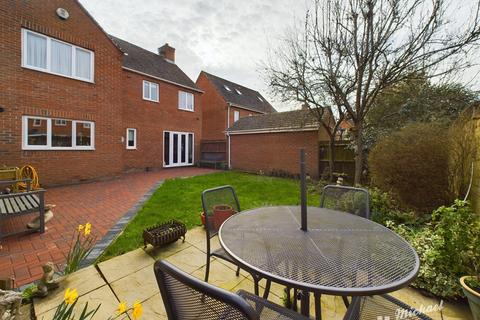 4 bedroom detached house for sale, Whitechurch Close, Stone, Aylesbury, Buckinghamshire