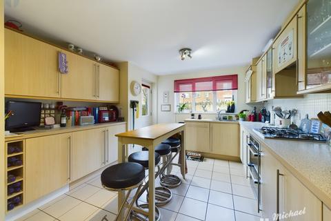 4 bedroom detached house for sale, Whitechurch Close, Stone, Aylesbury, Buckinghamshire