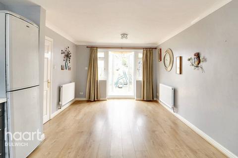 3 bedroom end of terrace house for sale, St Barnabas Close, London