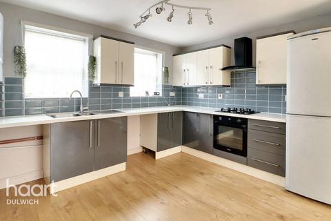 3 bedroom end of terrace house for sale - St Barnabas Close, London