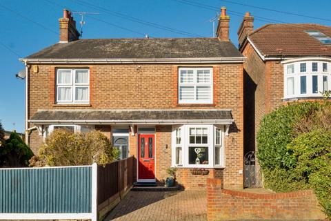 3 bedroom semi-detached house for sale - Highlands Road, Horsham, West Sussex