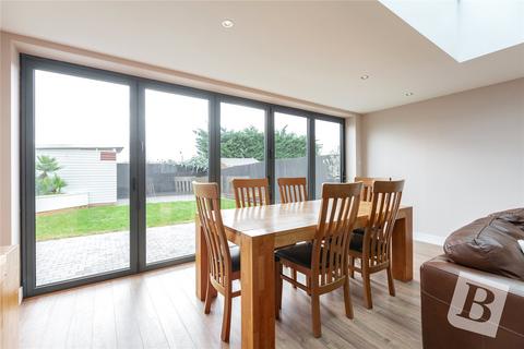 4 bedroom detached house for sale - Harris Close, Wickford, Essex, SS12