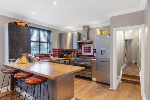 1 Worcester Gardens, London, SW11 6LR
