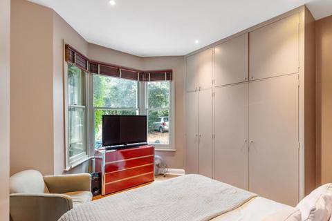 1 Worcester Gardens, London, SW11 6LR
