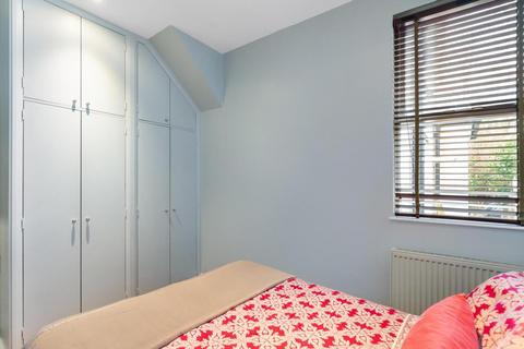 1 Worcester Gardens, London, SW11 6LR