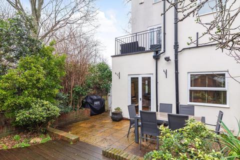1 Worcester Gardens, London, SW11 6LR