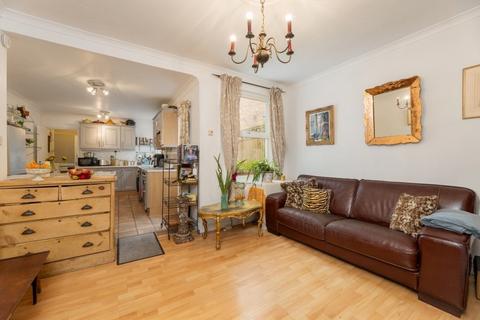 32 Dancer Road, Richmond, TW9 4LA