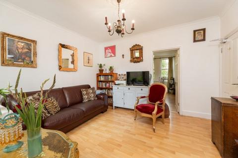 32 Dancer Road, Richmond, TW9 4LA