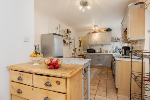 32 Dancer Road, Richmond, TW9 4LA