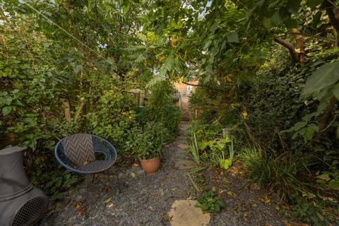 32 Dancer Road, Richmond, TW9 4LA