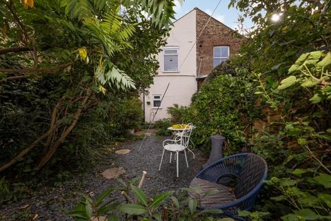 32 Dancer Road, Richmond, TW9 4LA