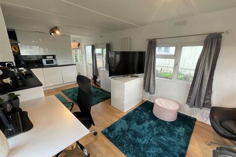 1 bedroom mobile home for sale, Dunton Mobile Home Park, Dunton, Brentwood, Essex