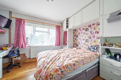4 bedroom bungalow for sale, Roman Road, Basingstoke, Hampshire