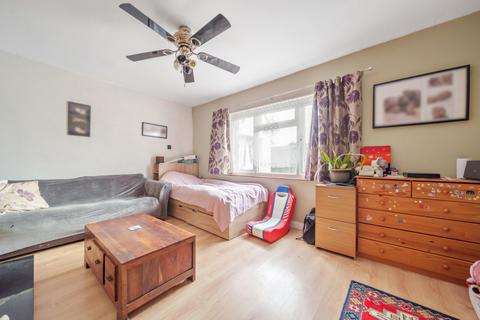 30 Roman Road, Basingstoke, RG23 8EY
