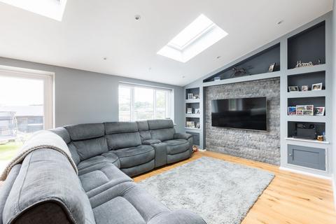 2 Beech Close, Blindley Heath, Lingfield, RH7 6JE