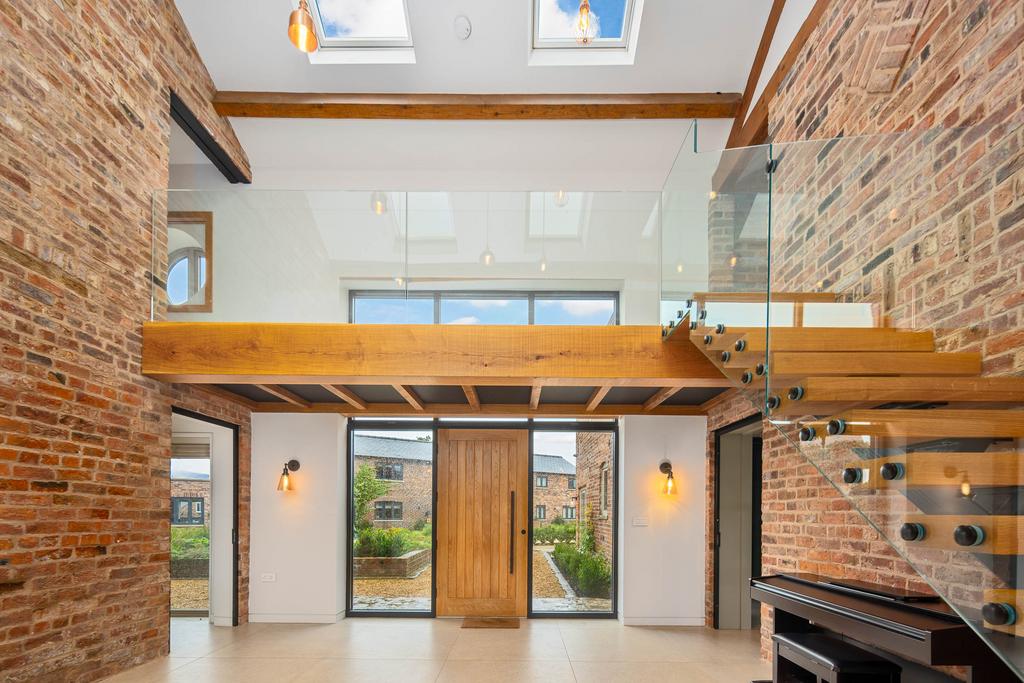 20231011-1107 Maison Haus - Blakeley Stables, Knut