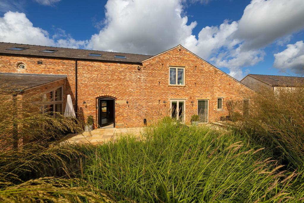 20230921-1211 Maison Haus - Blakeley Stables, Knut
