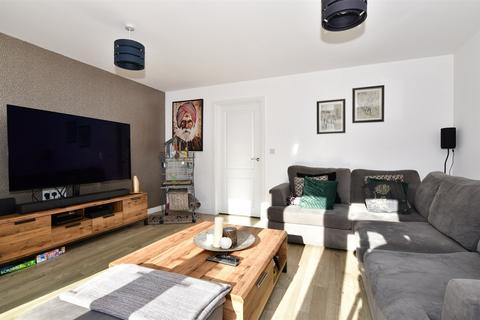 12 Lodding Salts Road, Gravesend, DA12 2FD