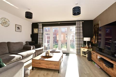 12 Lodding Salts Road, Gravesend, DA12 2FD